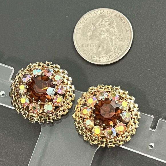 Vintage Weiss Signed Aurora Borealis Gold Tone Round Cluster Clip on Earrings - Picture 1 of 7